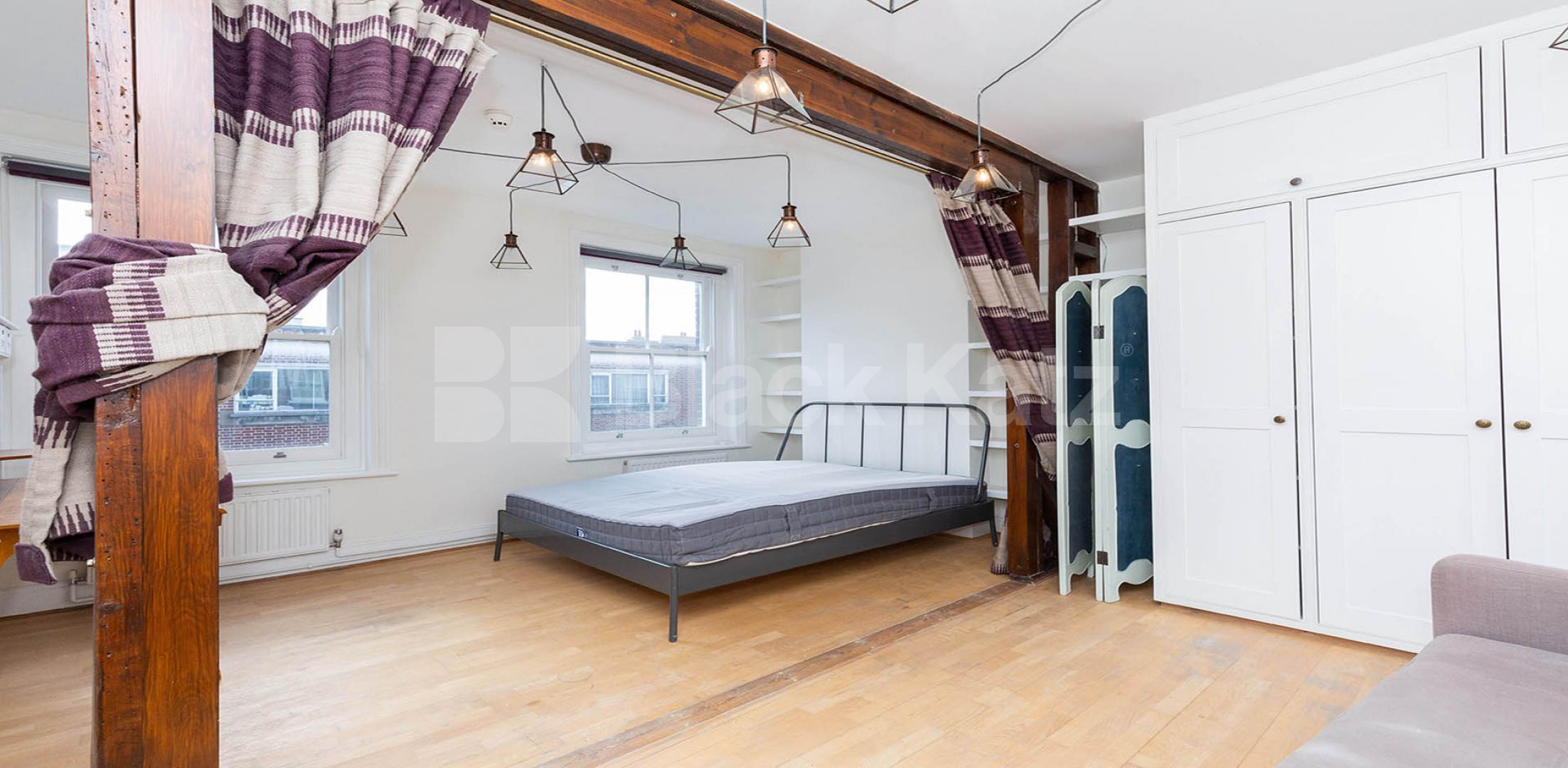 			SPLIT OVER 3 FLOORS, 2 Bedroom, 1 bath, 1 reception Maisonette			 Baron Street, ANGEL N1